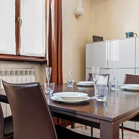 Ampia Casa Su Due Piani, A Pochi Minuti Dai Navigli E Metro شقة